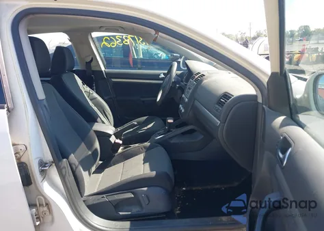 2010 Volkswagen Jetta S z USA, uszkodzony, nr VIN 3VWJZ7AJ2AM022183